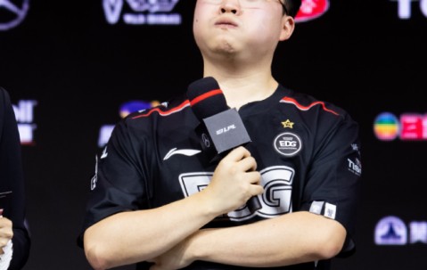 开云体育-关于Uzi回归赛场，问鼎冠军首场状态亮眼，湖人观众沸腾！的信息