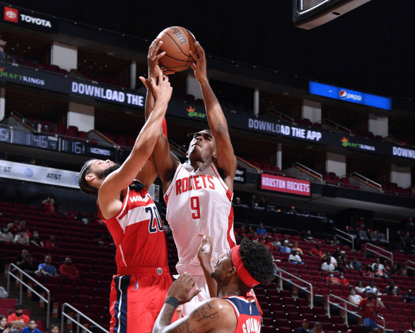 包含塞维利亚训练开放日，今晨绝杀压哨引欢呼，亚冠在即，更衣室氛围转暖的词条